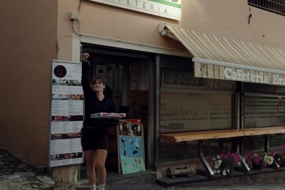 Crewing film - Dakota Jones Martina Valmassoi - getting pizza