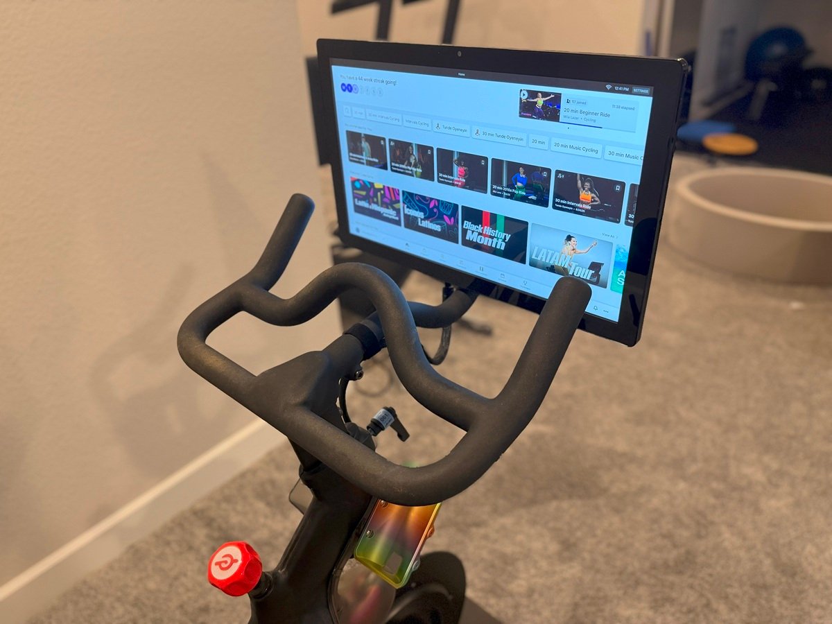 peloton bike screen
