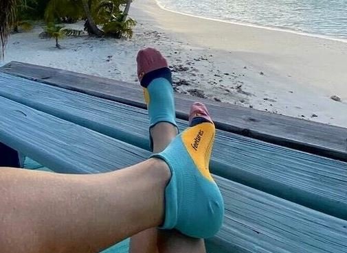 feetures running socks