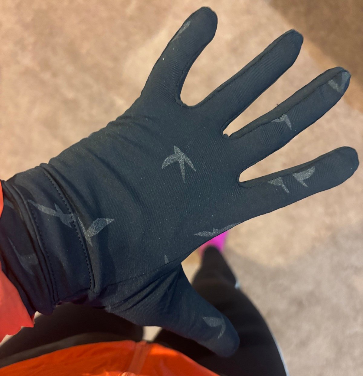 oiselle firecracker reflective gloves