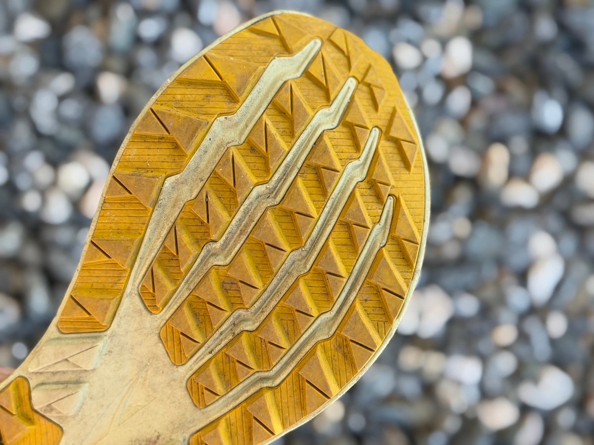 altra trail shoe lugs