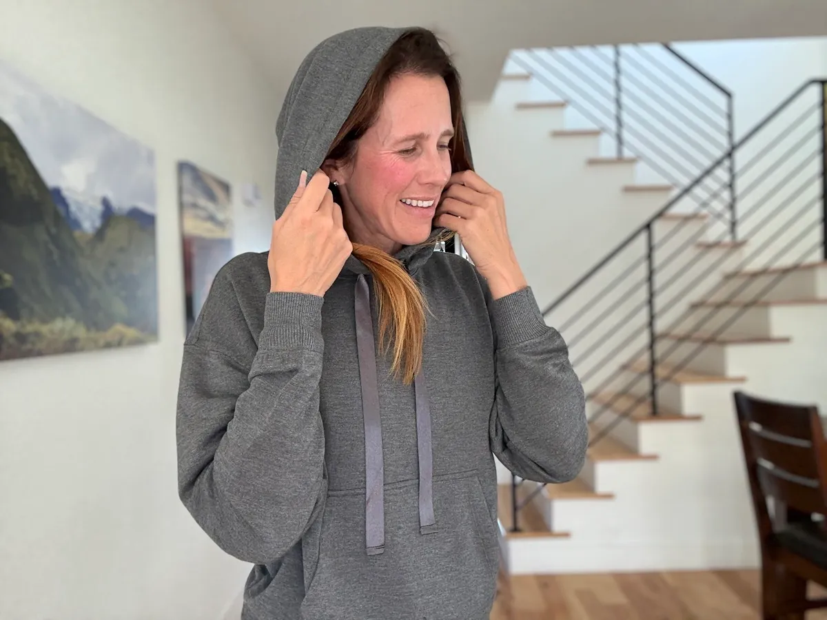 vineyard vine hoodie