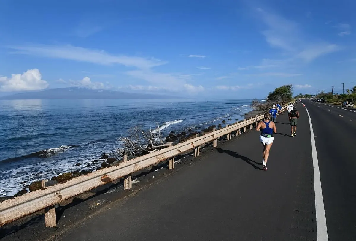 maui marathon course along the ocean hawaii